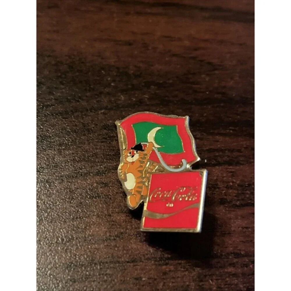 1988‎ Seoul Olympics Coca Cola Hodori Tiger Maldives Flag Lapel Pin